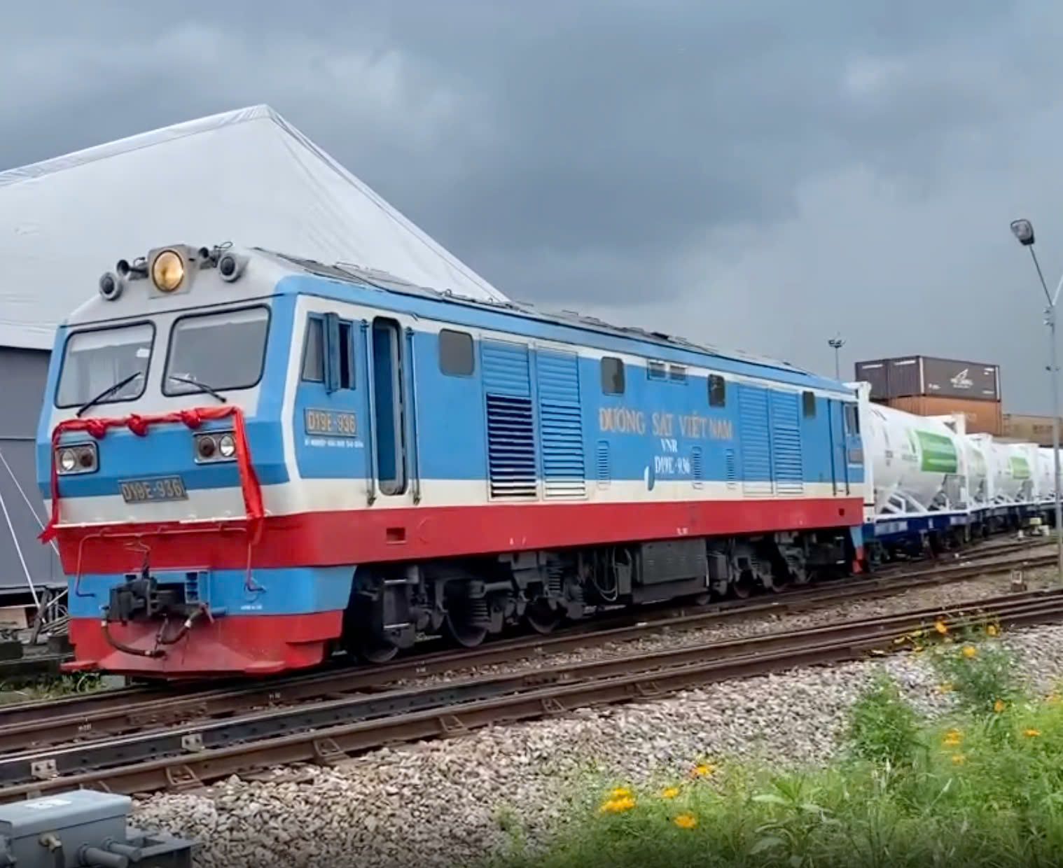 CHUYẾN TÀU VẬN CHUYỂN LNG ĐẦU TIÊN TỪ NAM RA BẮC BẰNG ISO TANK